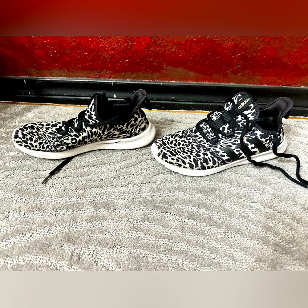 Adidas Cloudfoam tennis shoes